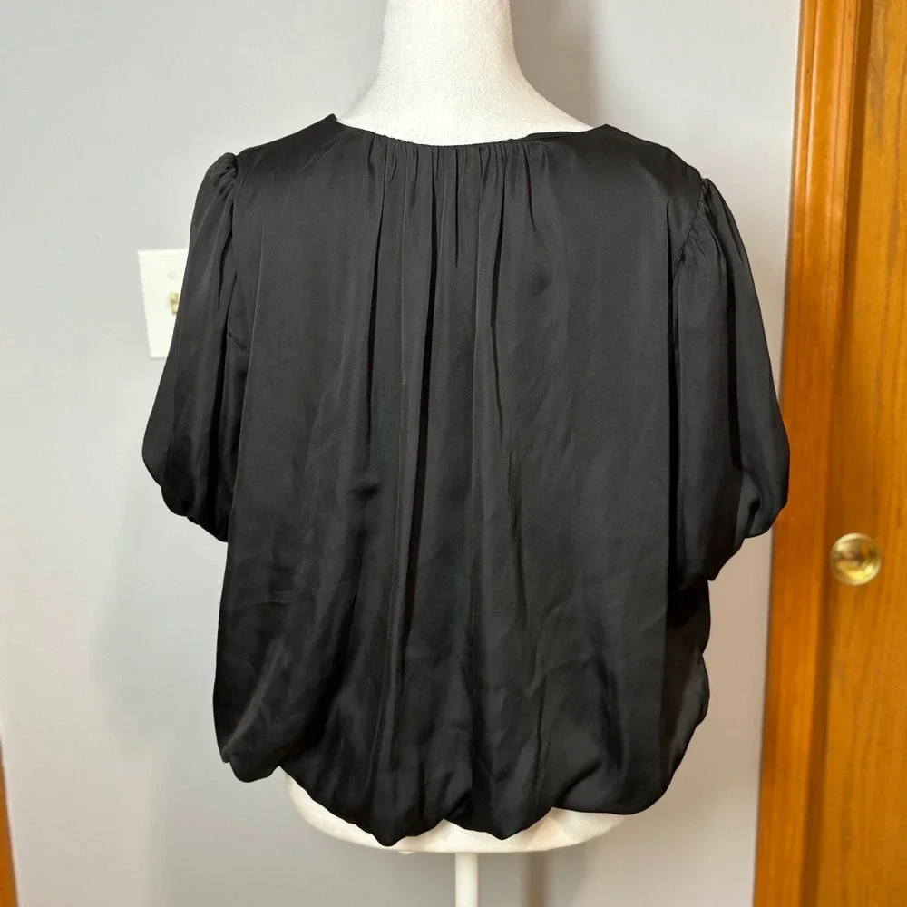 ASTR the Label Blouse Pleated V-Neck Puff‎ Sleeve bubble hem Black Size L